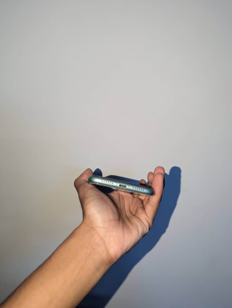 Apple iPhone 11 4