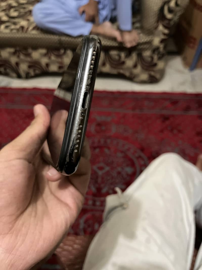 Apple iPhone X 3