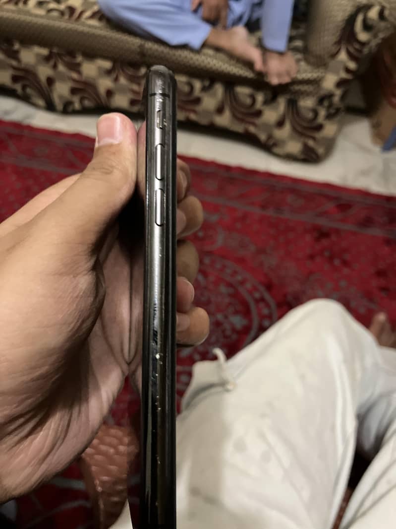 Apple iPhone X 4