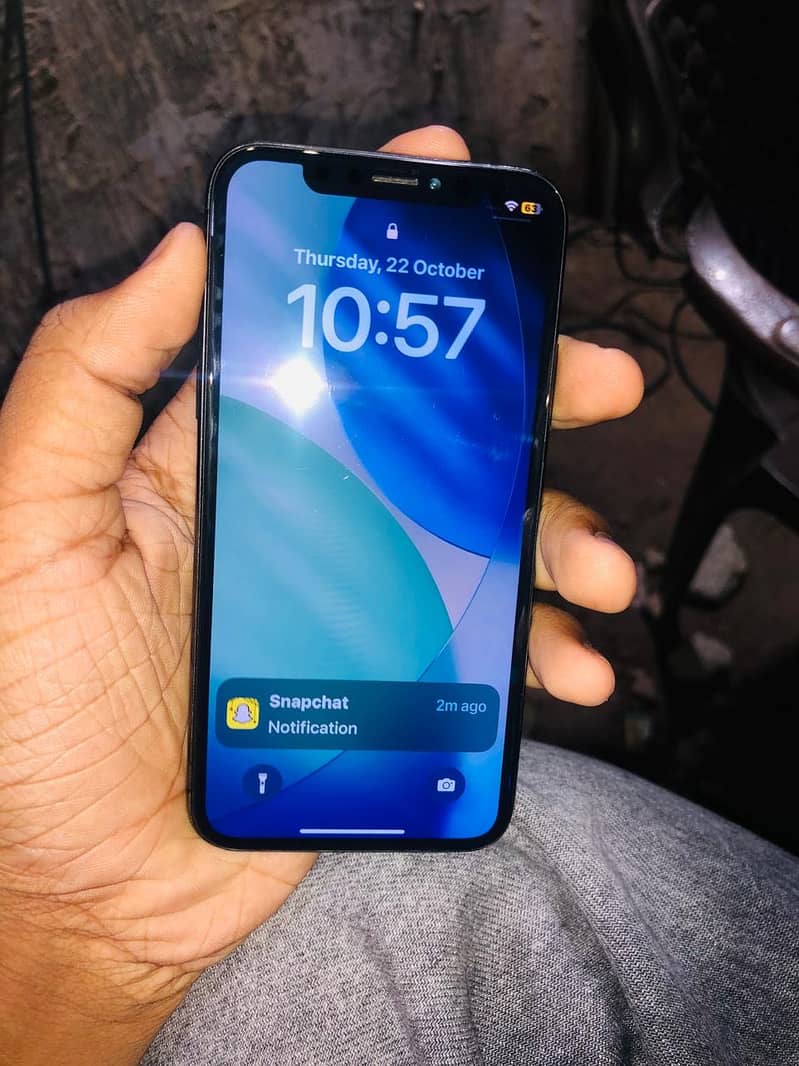 Apple iPhone X 4