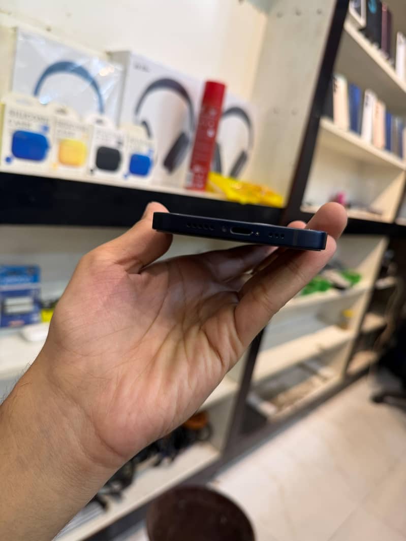 Apple iPhone 12 3