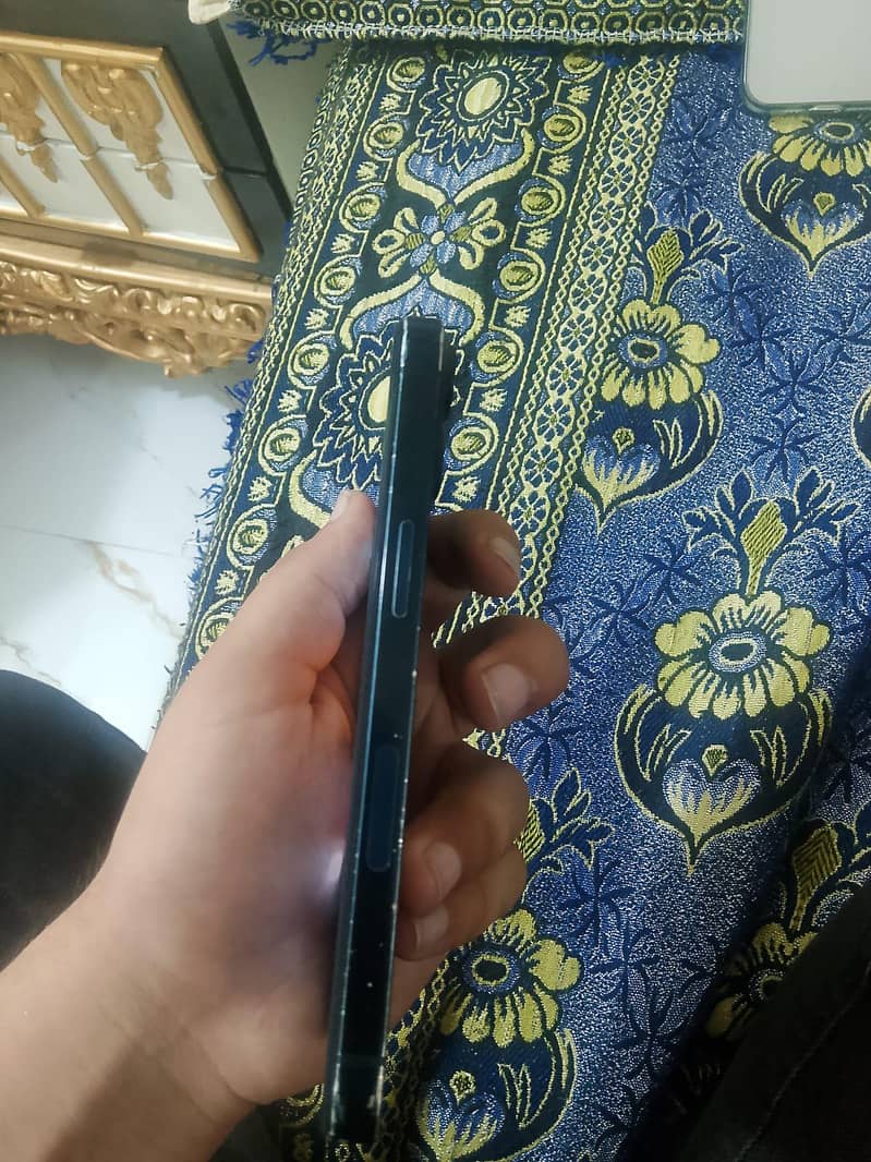 Apple iPhone 13 5