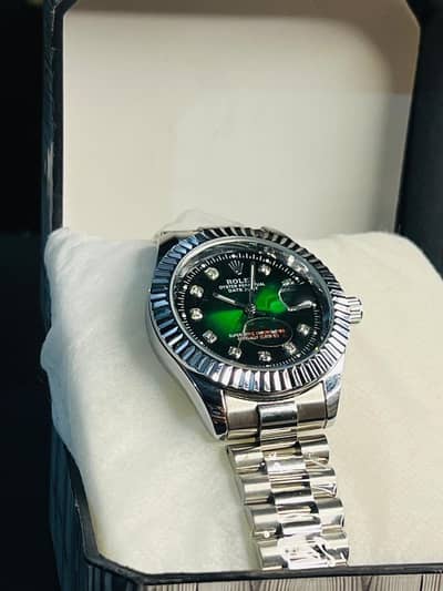 Luxury Silver Watch with Black & Green Dial – Stylish Design