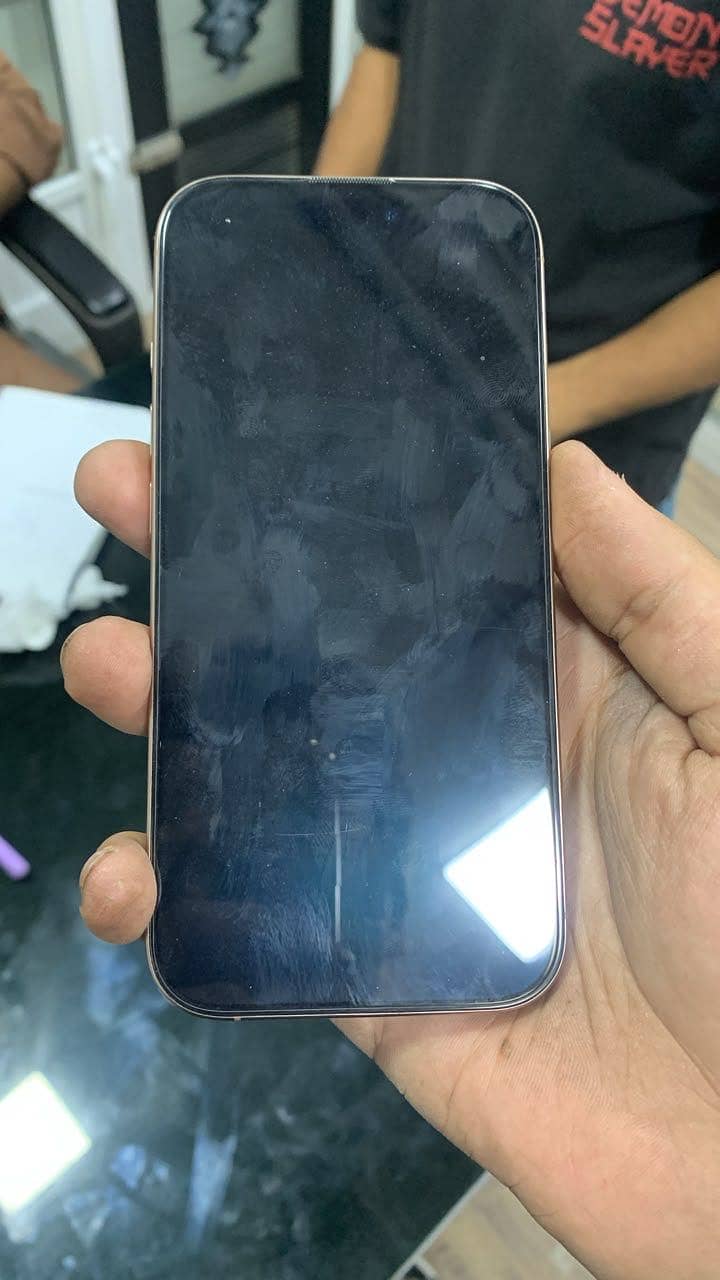 Apple iPhone 16 Pro 1