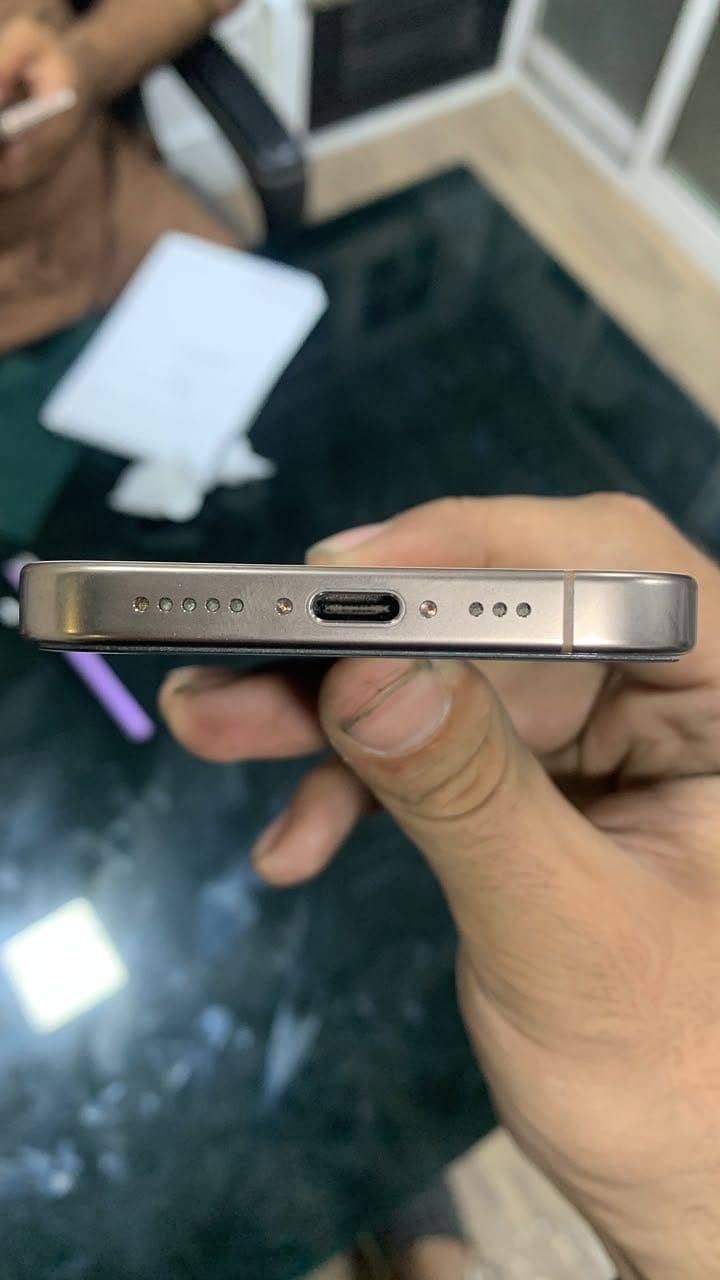 Apple iPhone 16 Pro 2