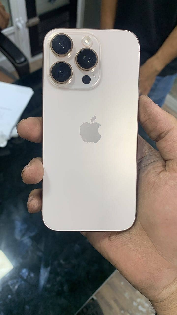 Apple iPhone 16 Pro 4