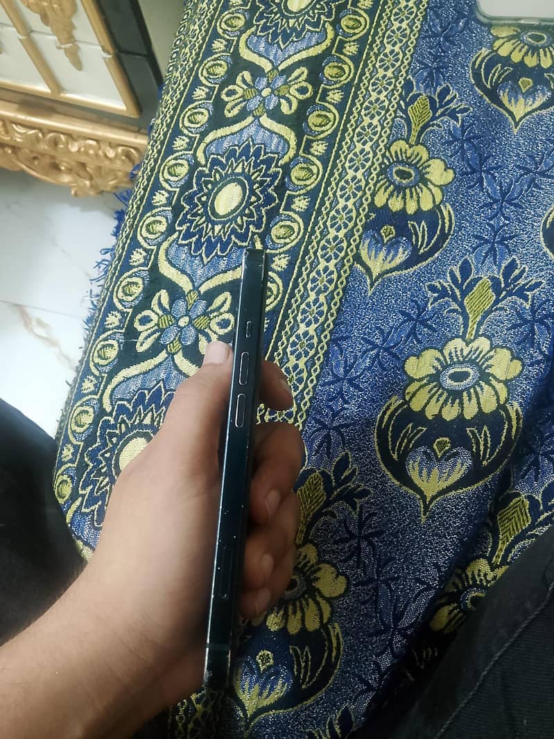 Apple iPhone 13 3