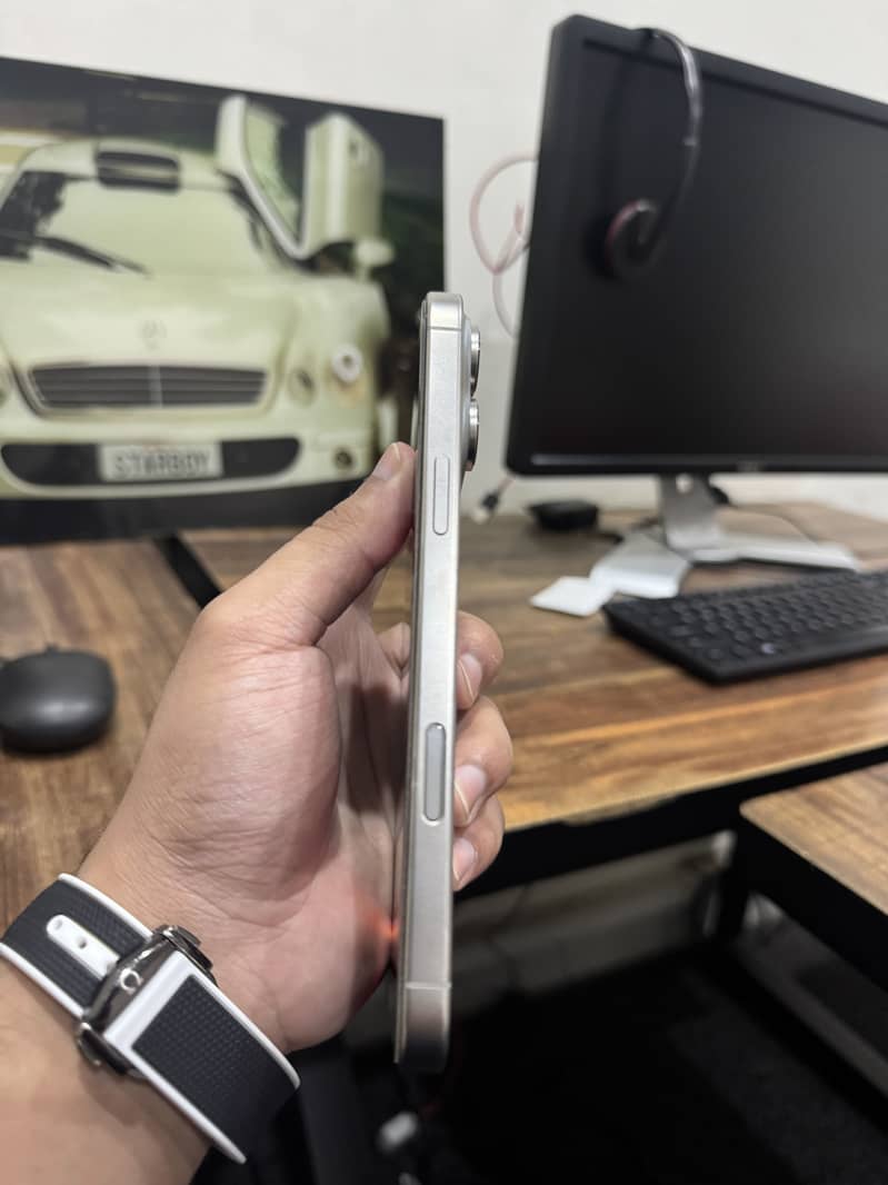 Apple iPhone 16 Pro Max 3
