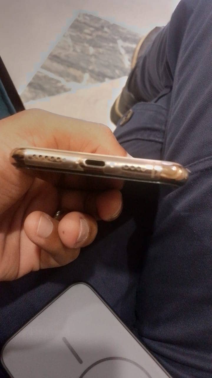 Apple iPhone XS 5