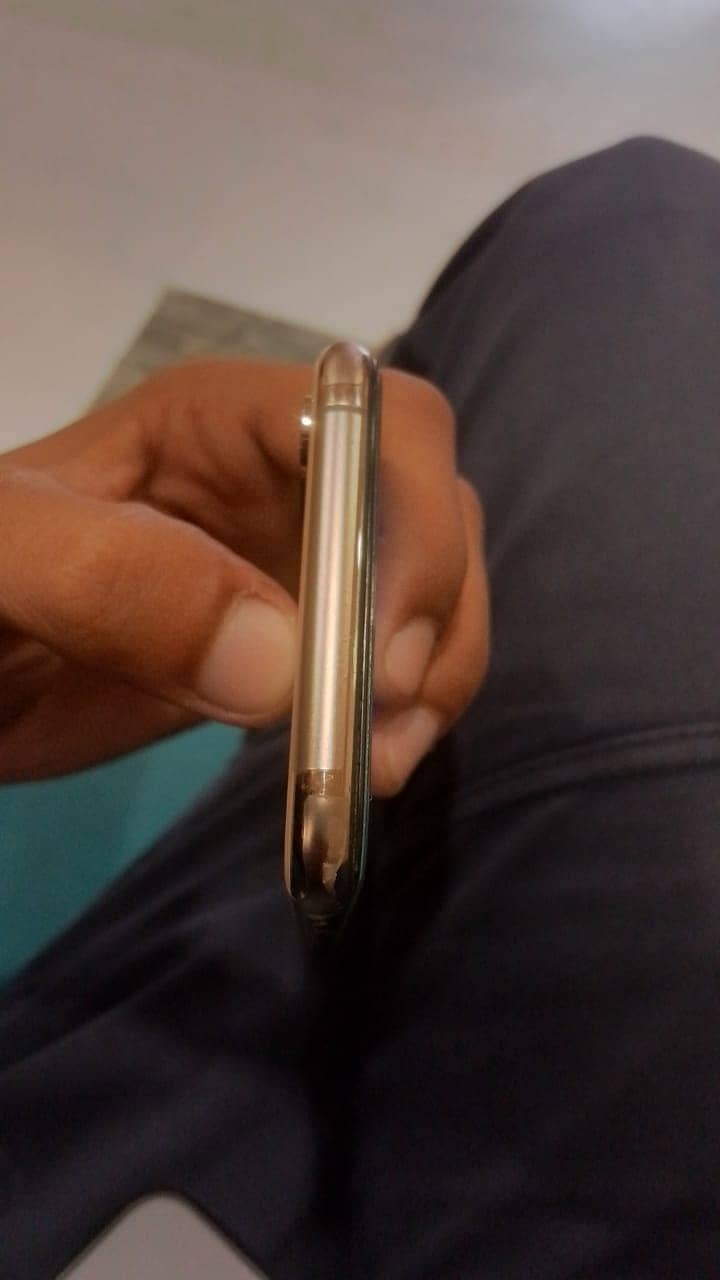 Apple iPhone XS 6