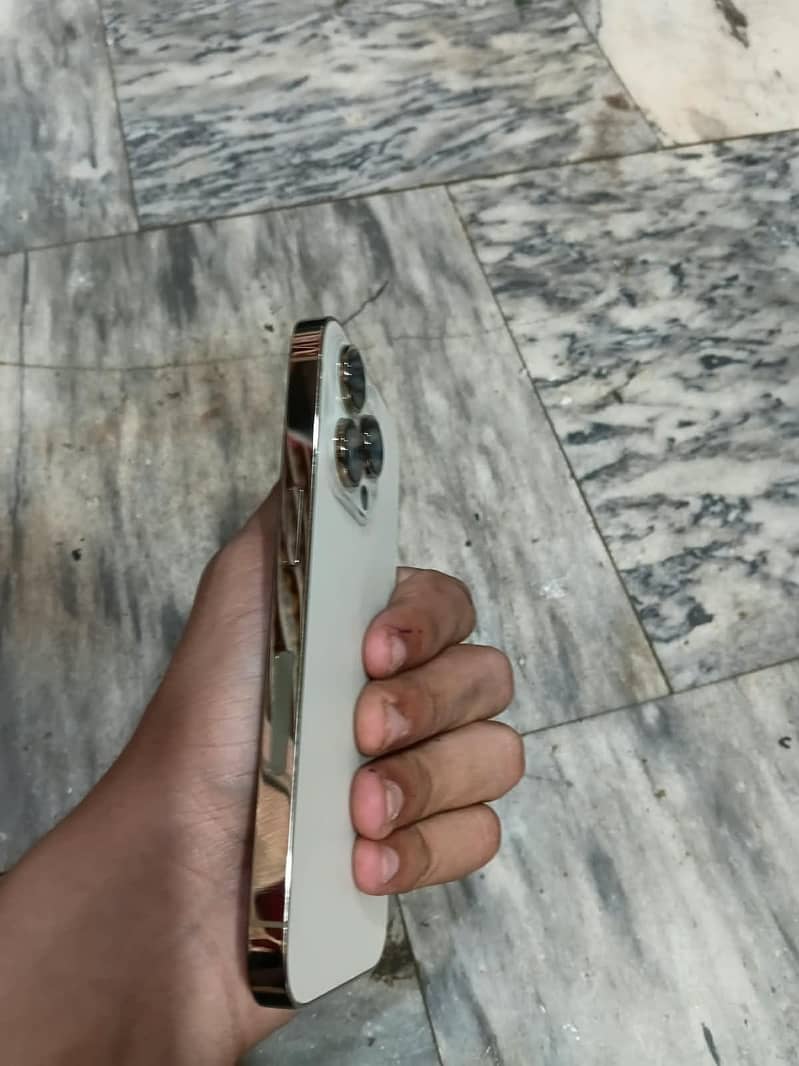 Apple iPhone 14 Pro 3