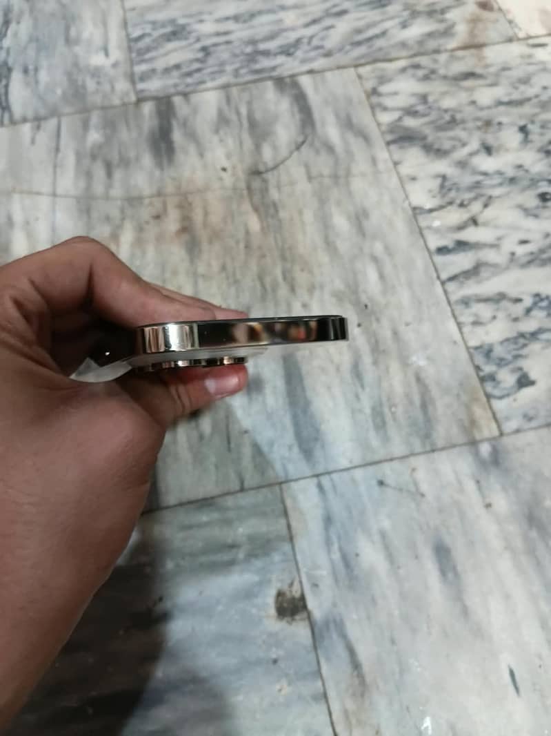 Apple iPhone 14 Pro 4
