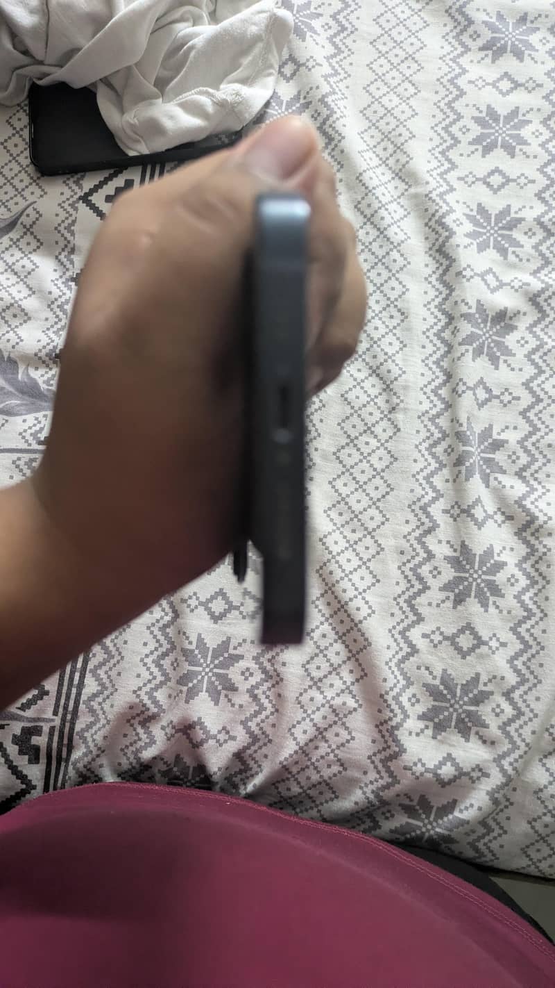 Apple iPhone 13 2
