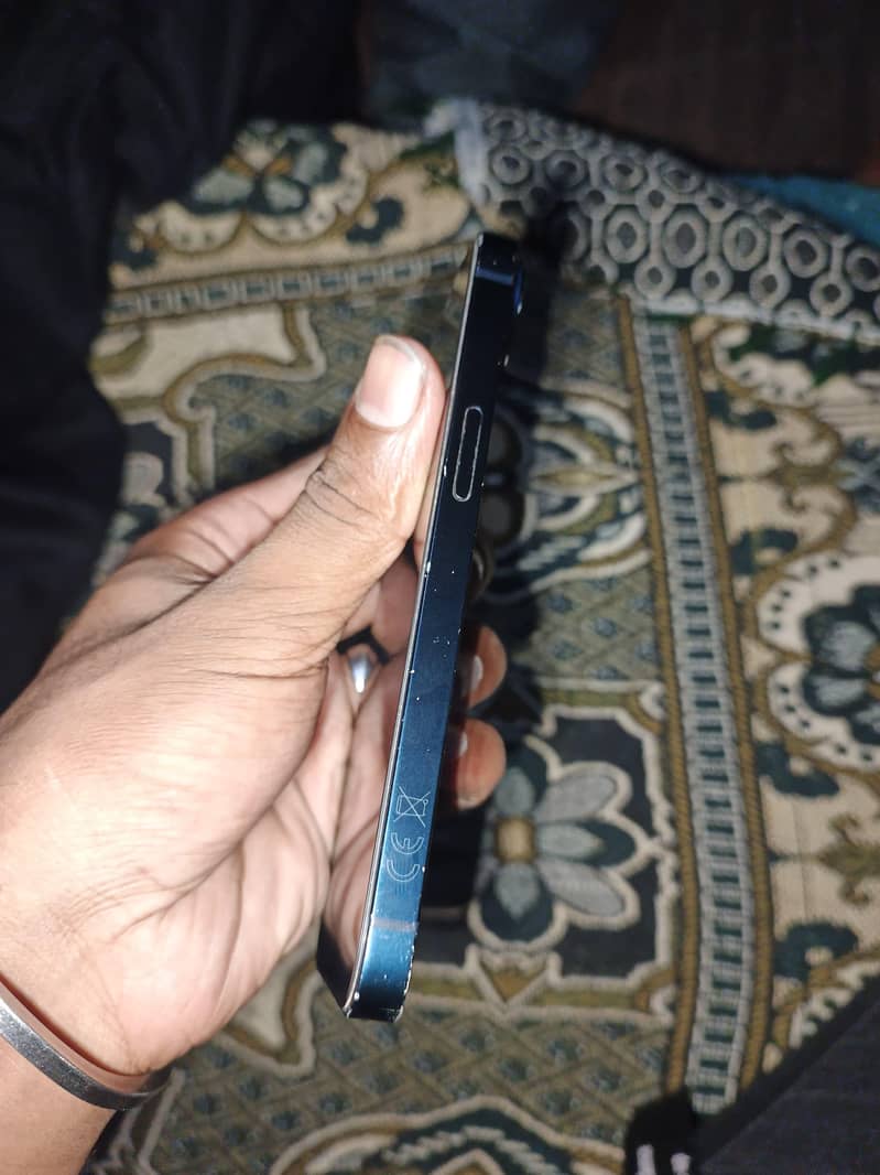 Apple iPhone 14 3
