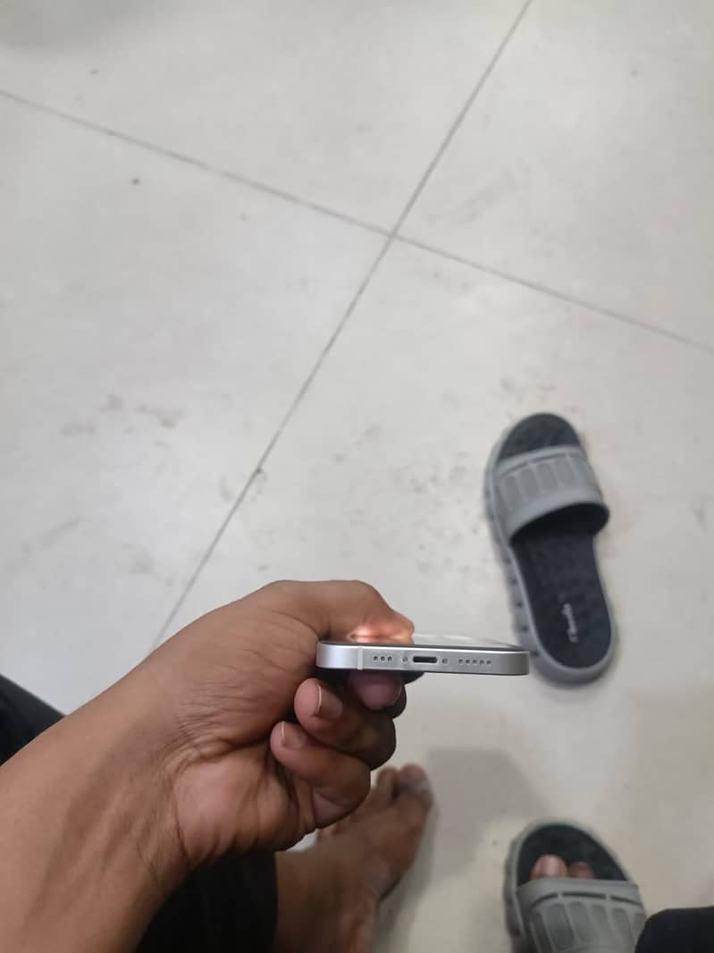 Apple iPhone 13 4