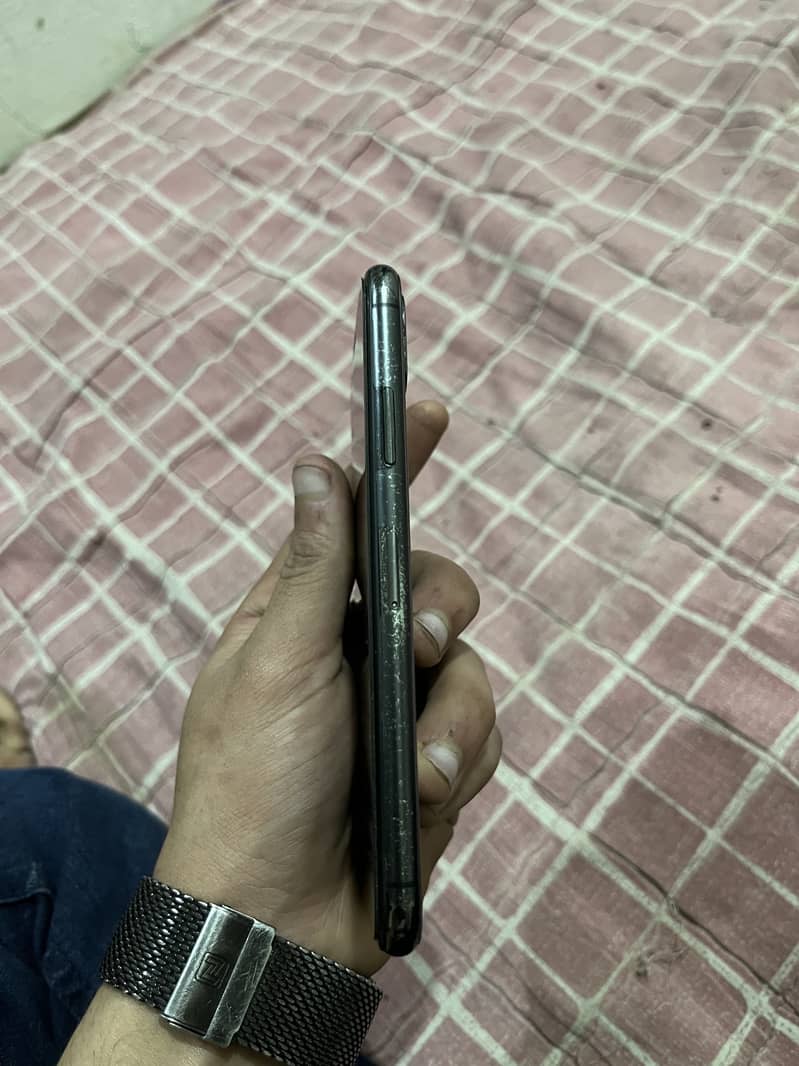 Apple iPhone X 3