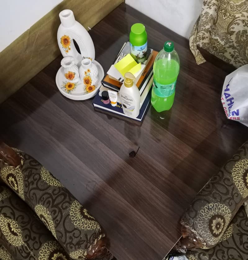Centr table 0