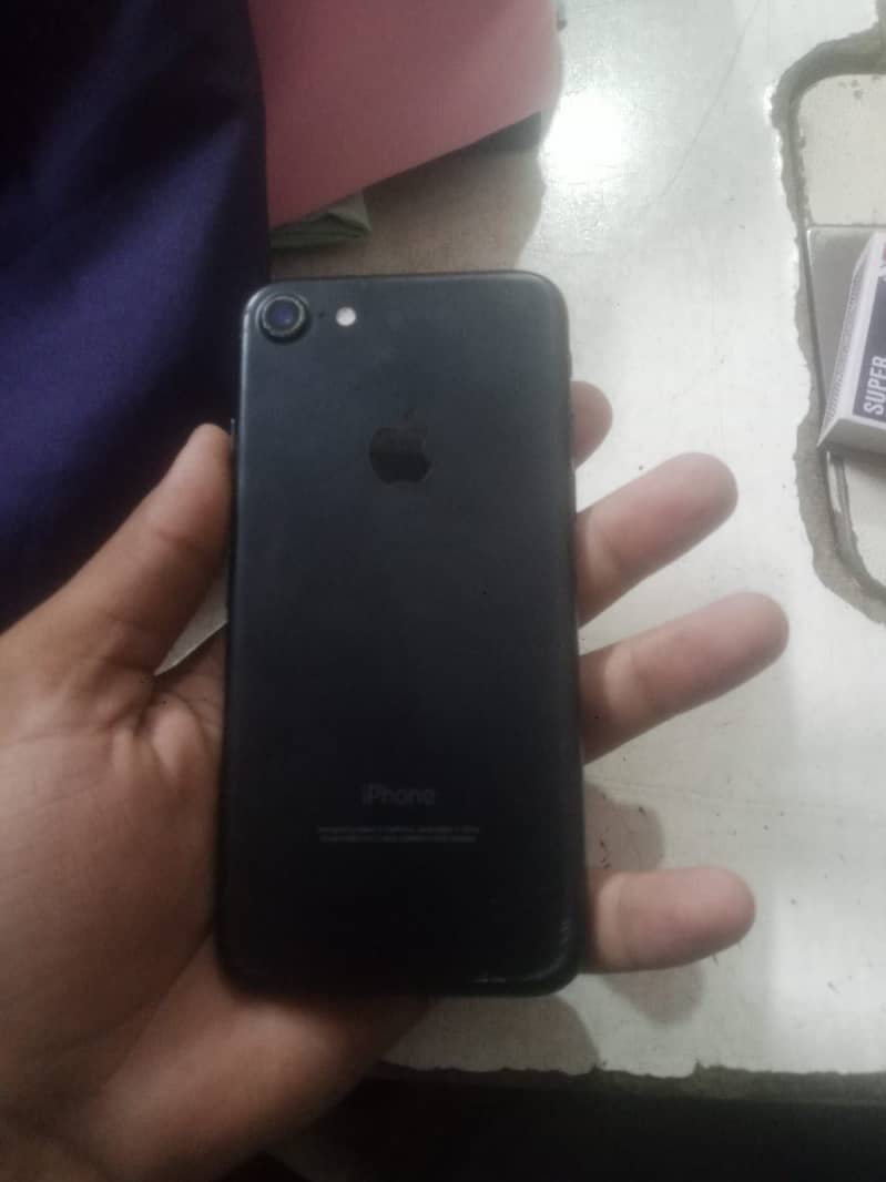 Apple iPhone 7 0
