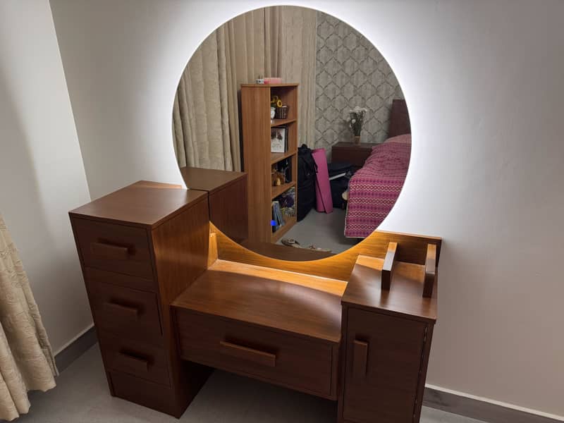 Dressing table with mirror 0