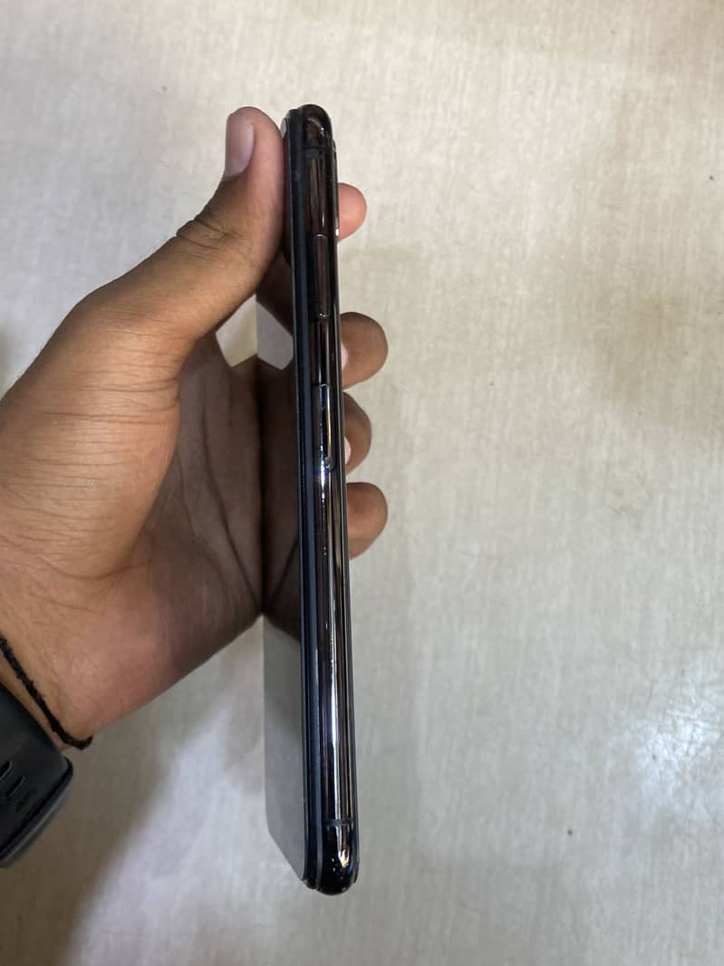 Apple iPhone XS Max 2