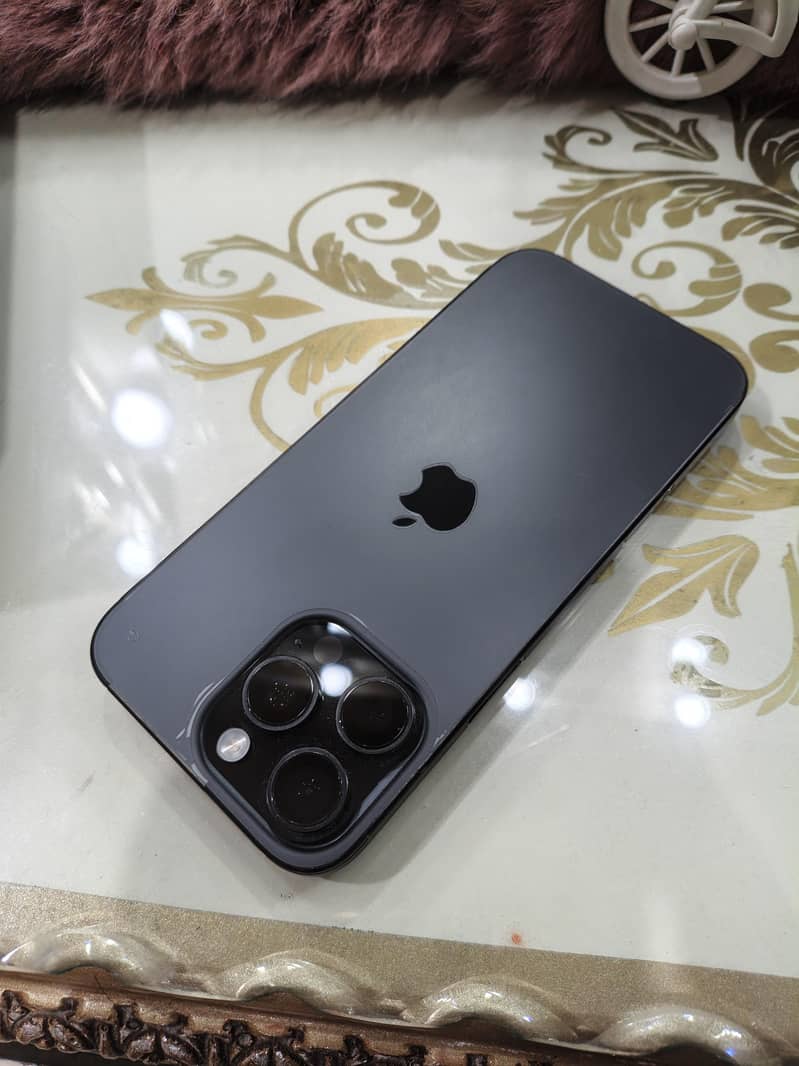 Apple iPhone 16 Pro Max 3