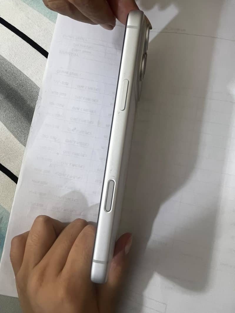 Apple iPhone 17 Pro Max 3