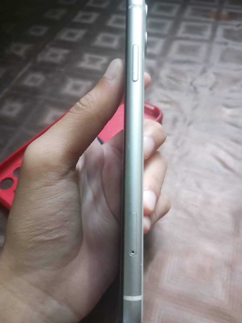 Apple iPhone 11 0