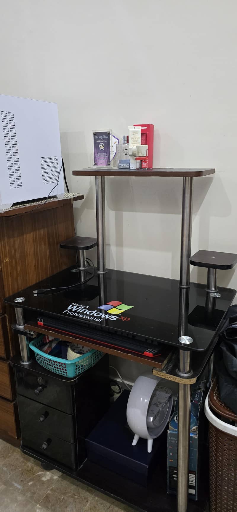 PC Glass Computer Table 1