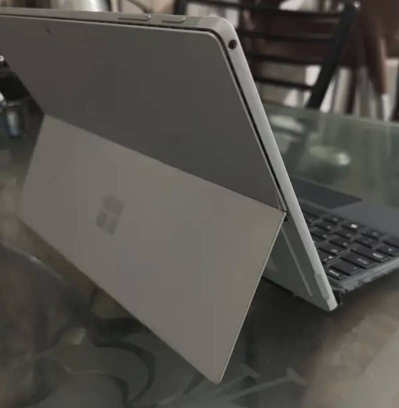 Surface Pro i5 7th Gen 1