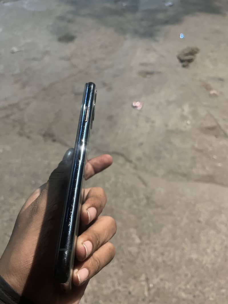 Apple iPhone 11 Pro Max 1
