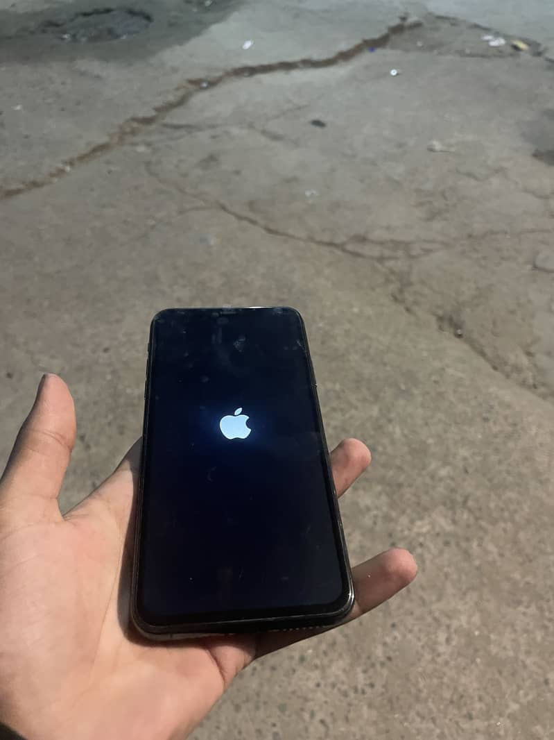 Apple iPhone 11 Pro Max 2