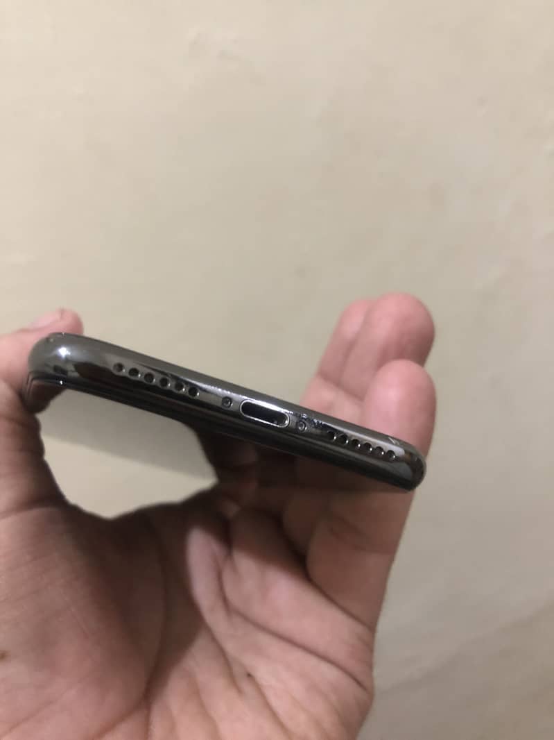 Apple iPhone X 3