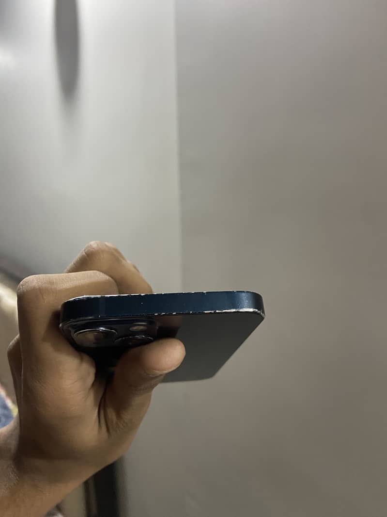 Apple iPhone 13 2