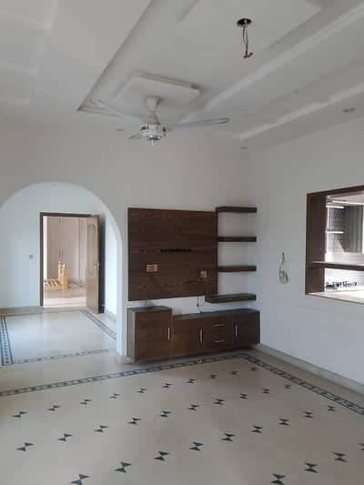 10 Marla Upper Portion 3Bed Attached Bathroom TvL Kitchen Tail Flooring Close To Canal Road And Emporium Mall