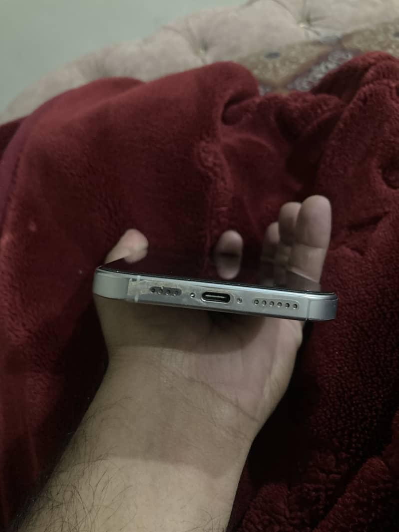 Apple iPhone 16 Pro Max 2