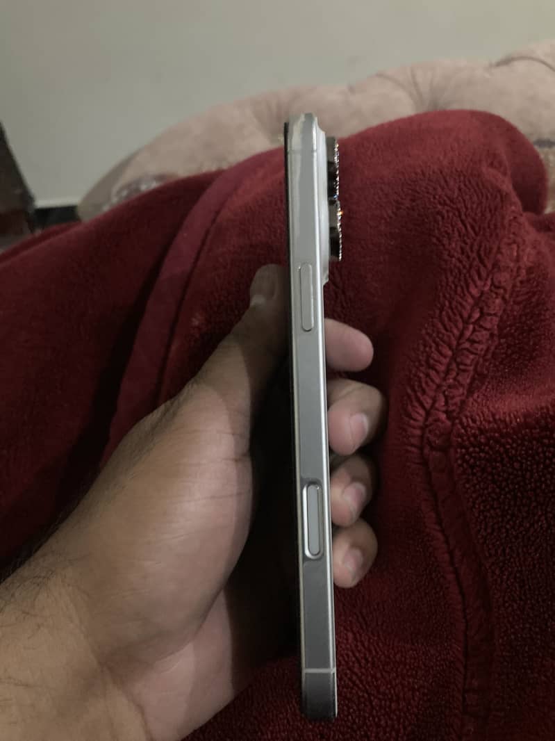Apple iPhone 16 Pro Max 3