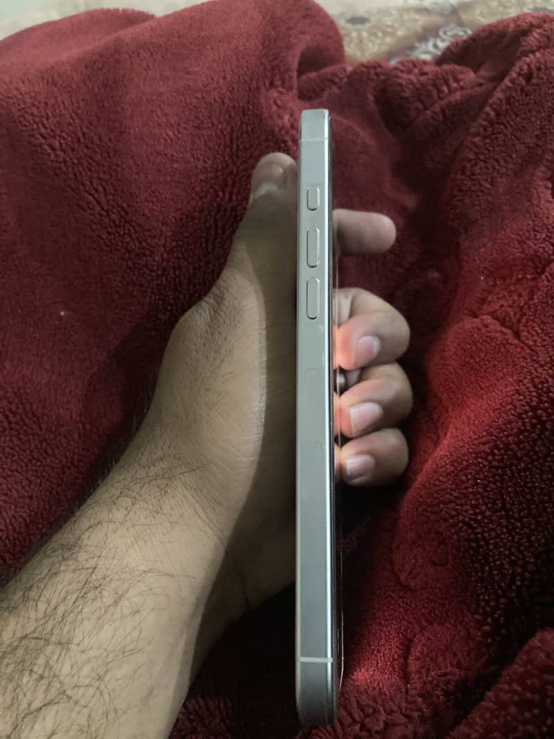 Apple iPhone 16 Pro Max 5