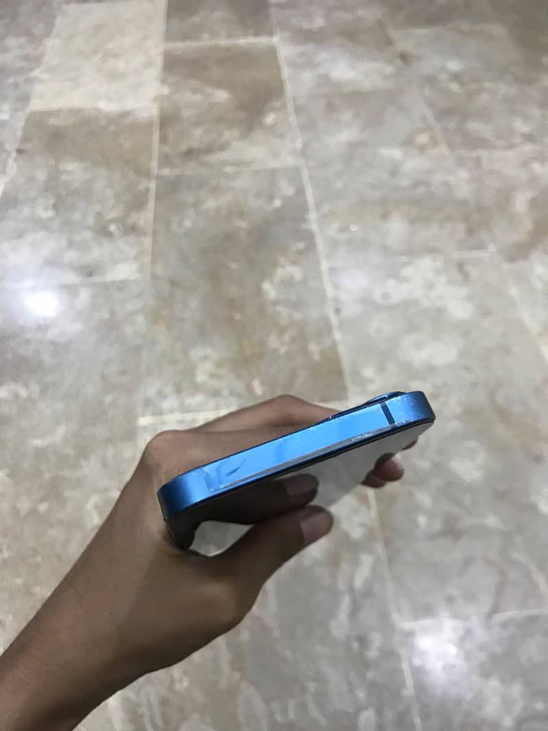 Apple iPhone 13 2