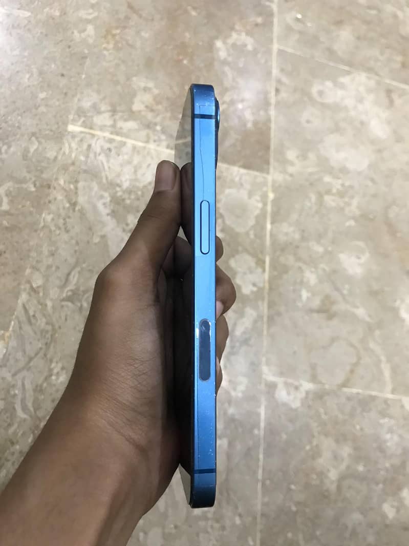 Apple iPhone 13 5