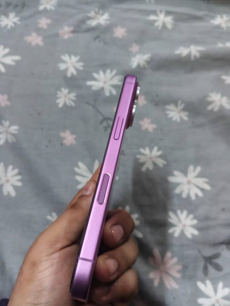 Apple iPhone 16 2