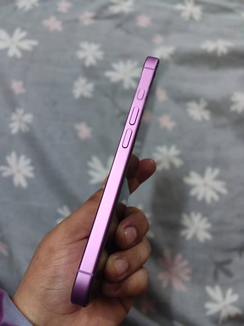 Apple iPhone 16 3