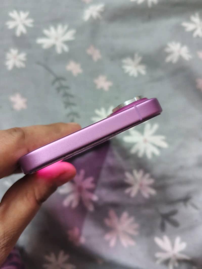 Apple iPhone 16 4
