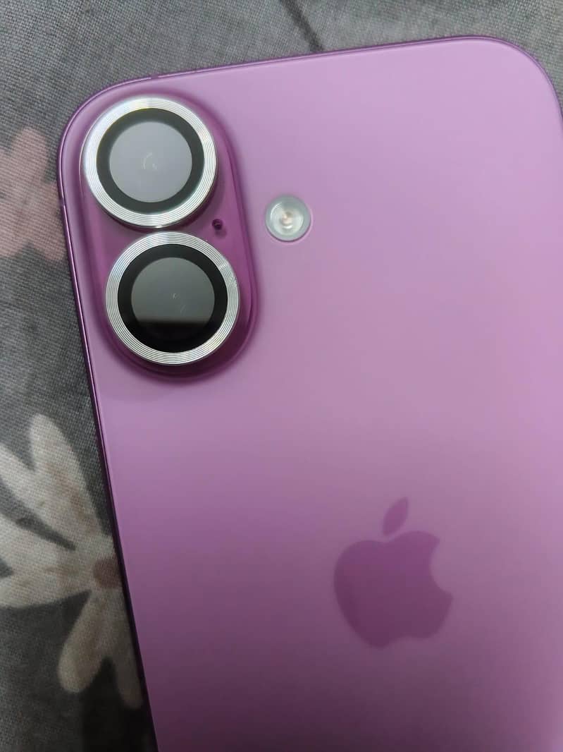 Apple iPhone 16 5