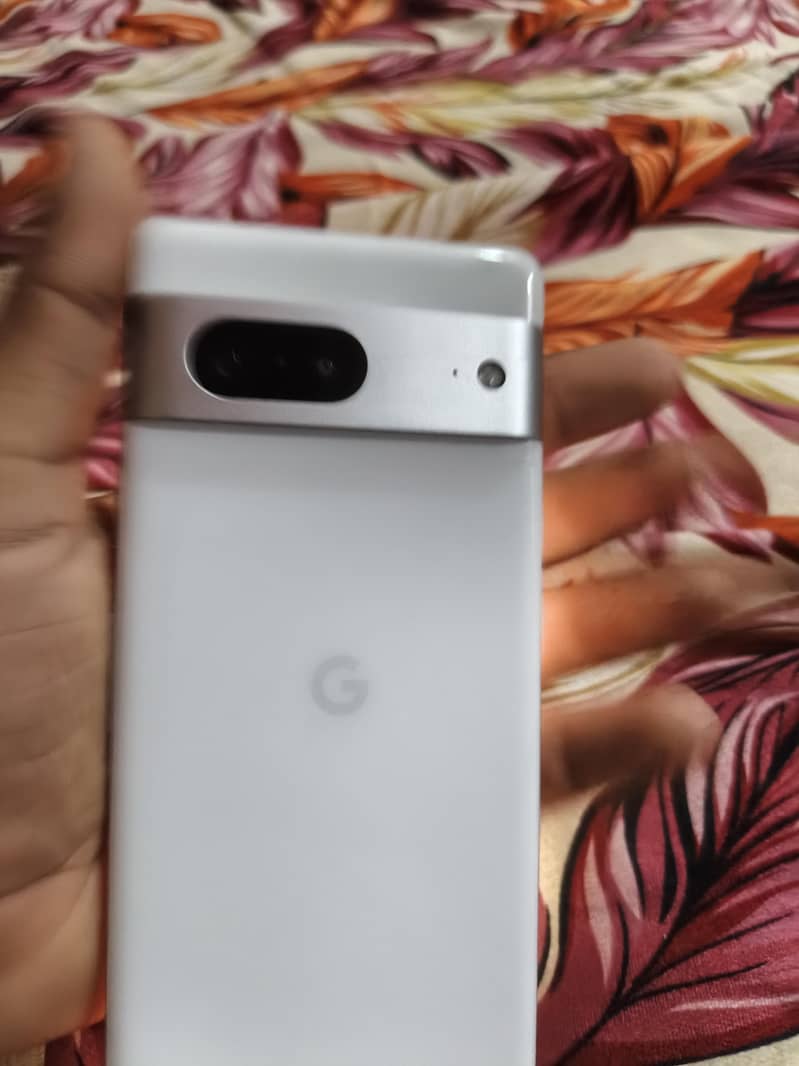 Google Pixel 7 4
