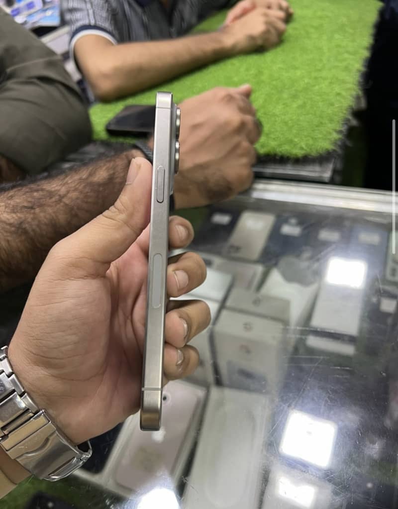 Apple iPhone 15 Pro Max 5