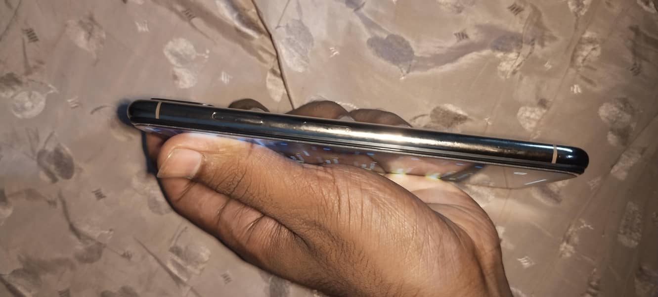 Apple iPhone XS Max 2