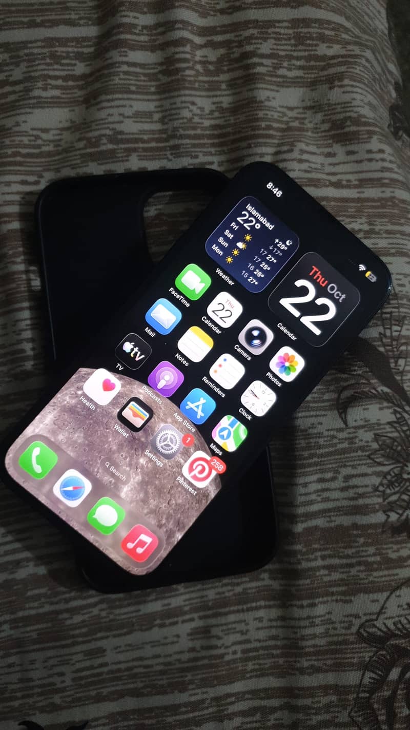 Apple iPhone 13 0