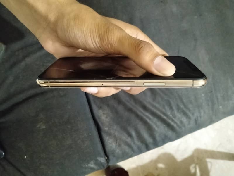 Apple iPhone 11 Pro 2