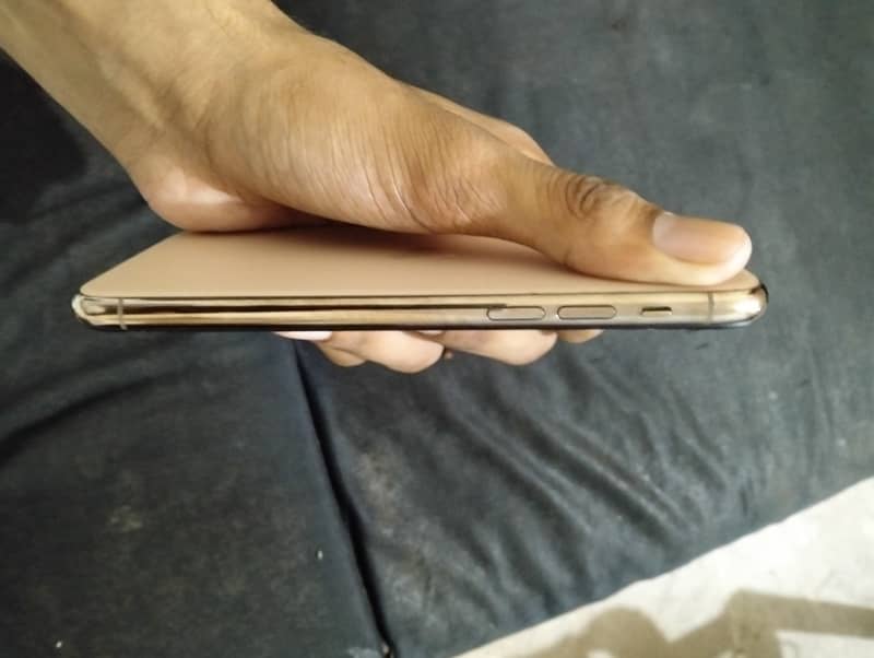 Apple iPhone 11 Pro 3