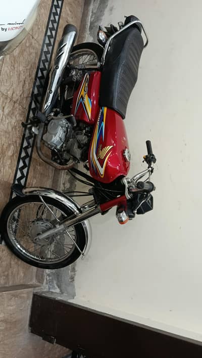 very good condition honda 125 jis Bhai na Lana ha number pa rabta kry